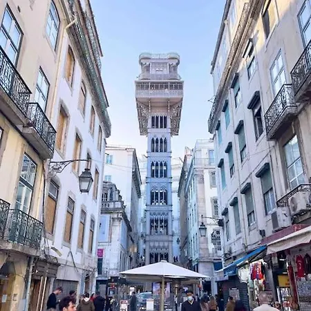 4 In Baixa شقة *